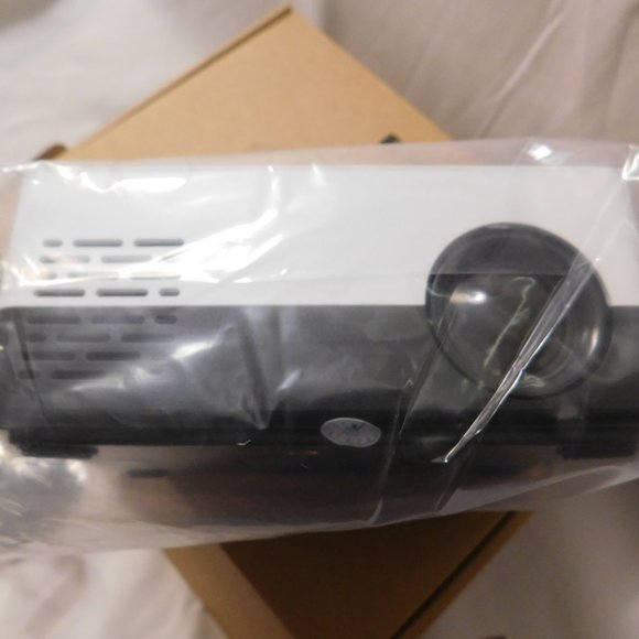 TRNDlabs View Projector NEW IN BOX - Picture 8 of 9